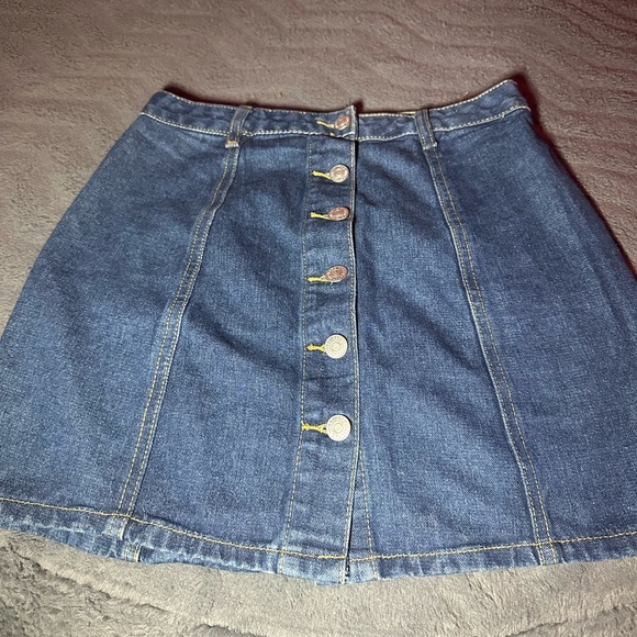 Button down jean skirt - Picture 1 of 2